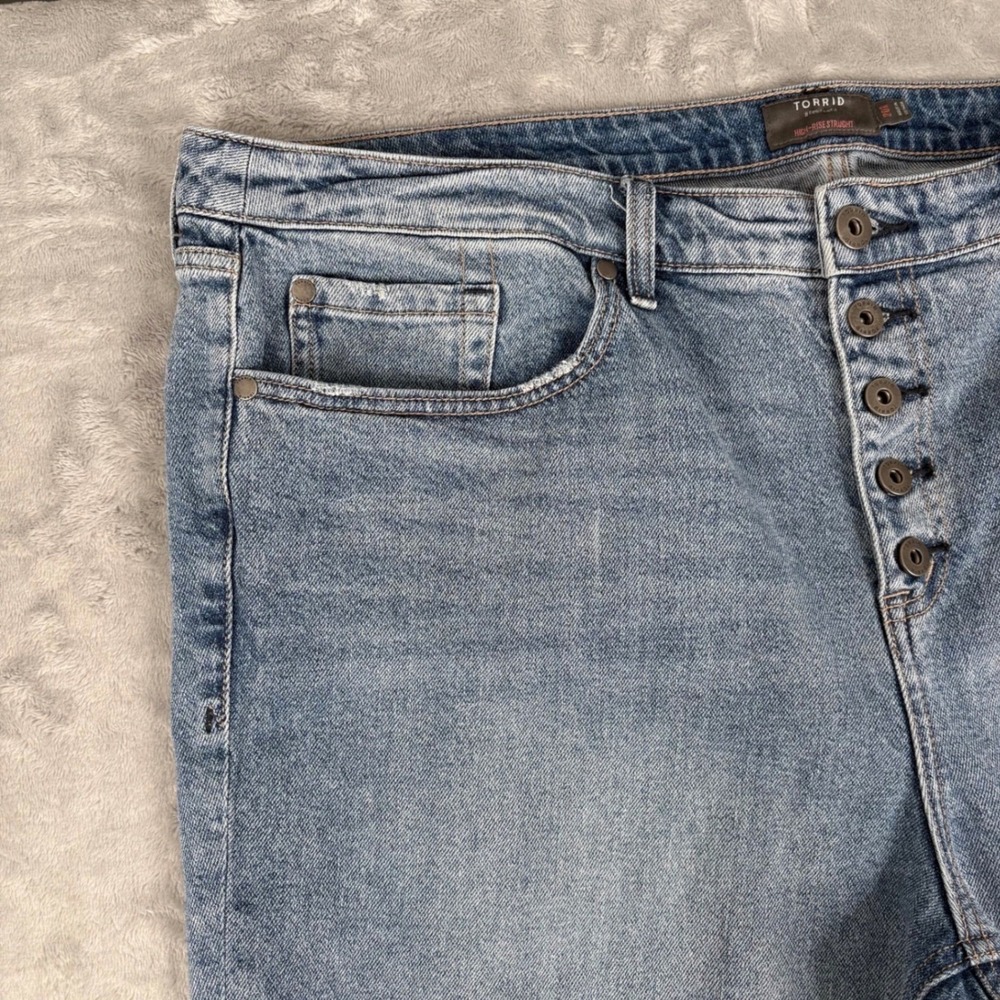 Torrid High Rise Straight Button Fly Light Wash Jeans Women Cropped 20R (42x26) - Picture 9 of 16